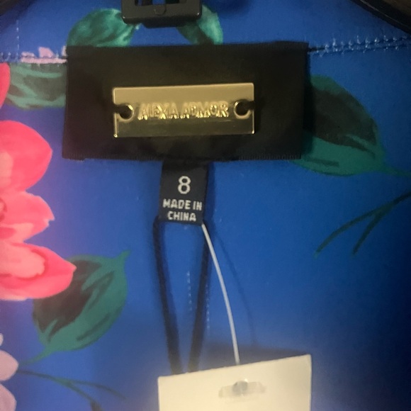 NWT $245 Alexia Admor Paris Surplice Wrap Midi Dress in floral blue. Size 8 - Picture 5 of 16